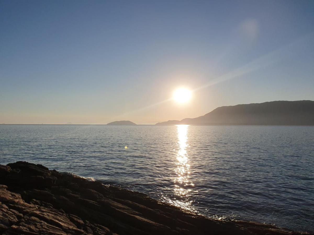 Bangalo Com Vista Para O Mar No Condominio Yacamim Ilhabela Praia Do Curral Exteriör bild